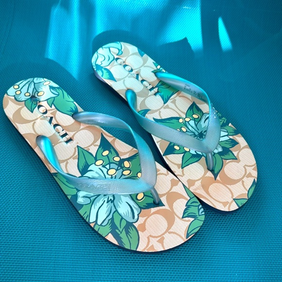 Woman’s authentic Floral Coach sandals flip flops #coach #chanel #beach #paris - Picture 2 of 3